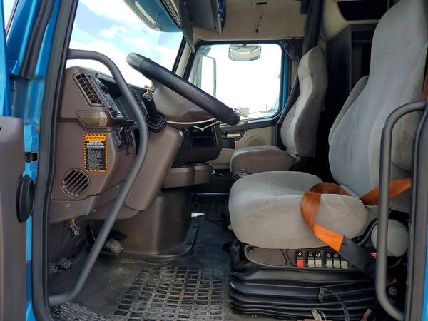 2014 VOLVO VN