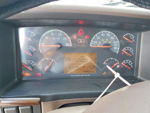 2014 VOLVO VN