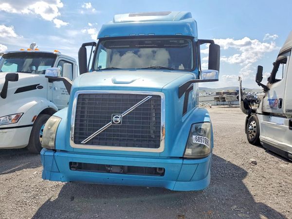 2014 VOLVO VN