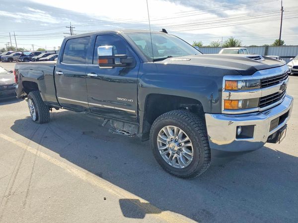 2017 CHEVROLET SILVERADO LTZ — Passenger 3/4