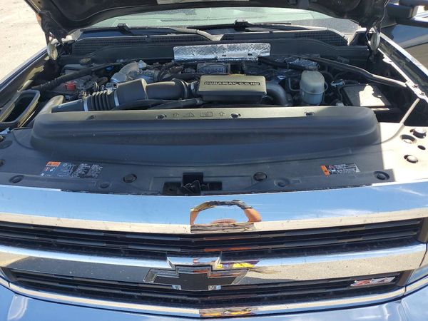 2017 CHEVROLET SILVERADO LTZ — Engine bay