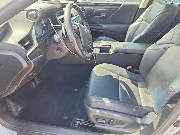 2021 LEXUS ES — DENT