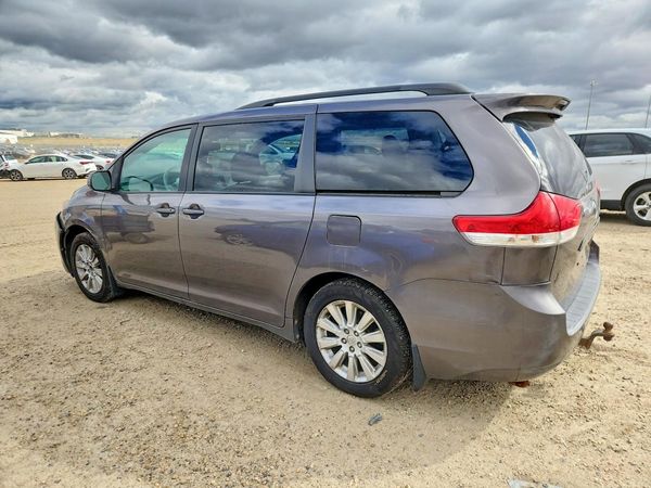 2013 TOYOTA SIENNA