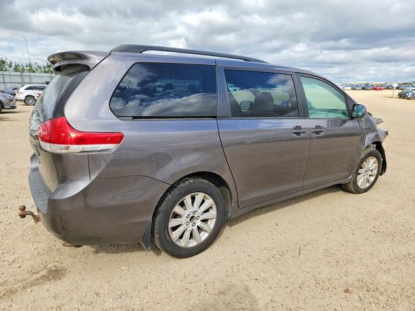 2013 TOYOTA SIENNA