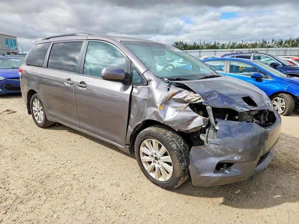 2013 TOYOTA SIENNA