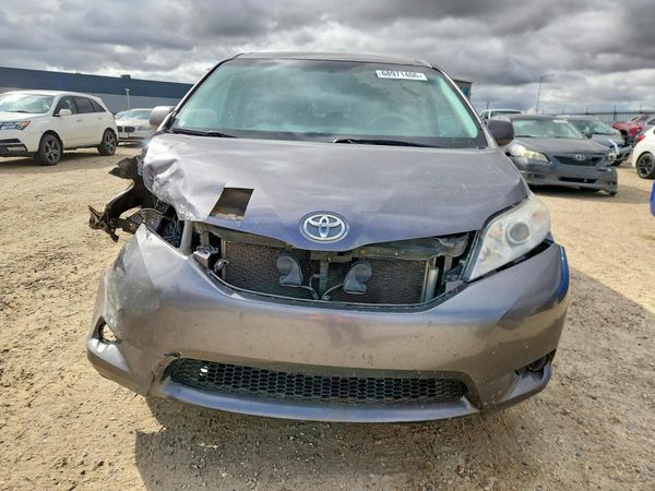 2013 TOYOTA SIENNA