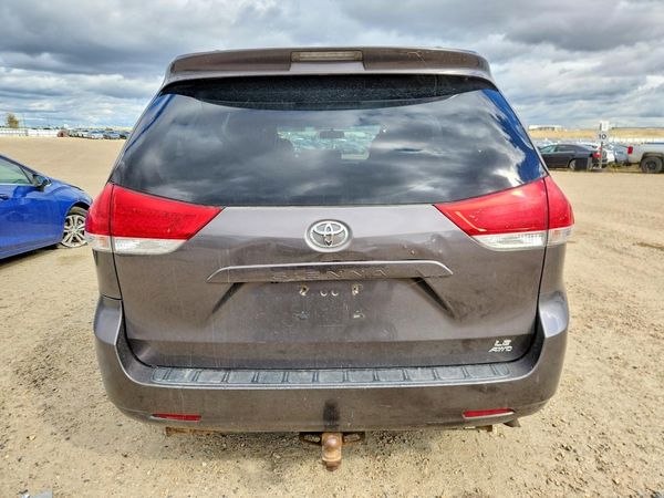 2013 TOYOTA SIENNA