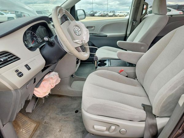 2013 TOYOTA SIENNA