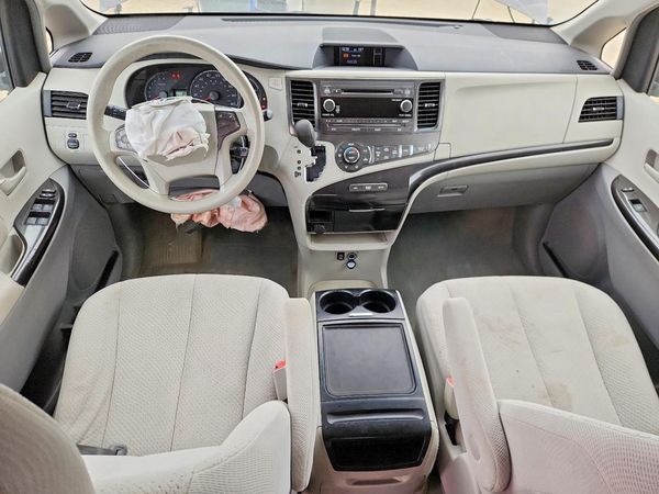 2013 TOYOTA SIENNA