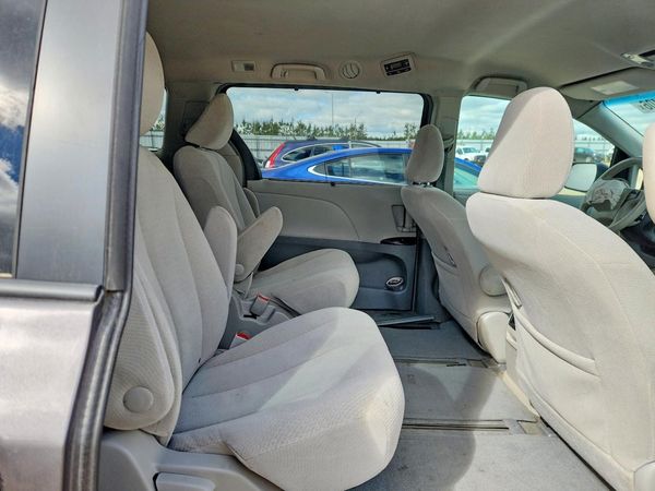 2013 TOYOTA SIENNA