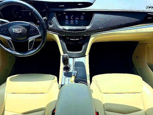 2017 CADILLAC XT5