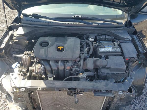 2020 HYUNDAI ELANTRA — Engine bay