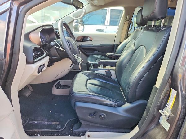 2017 CHRYSLER PACIFICA — DENT