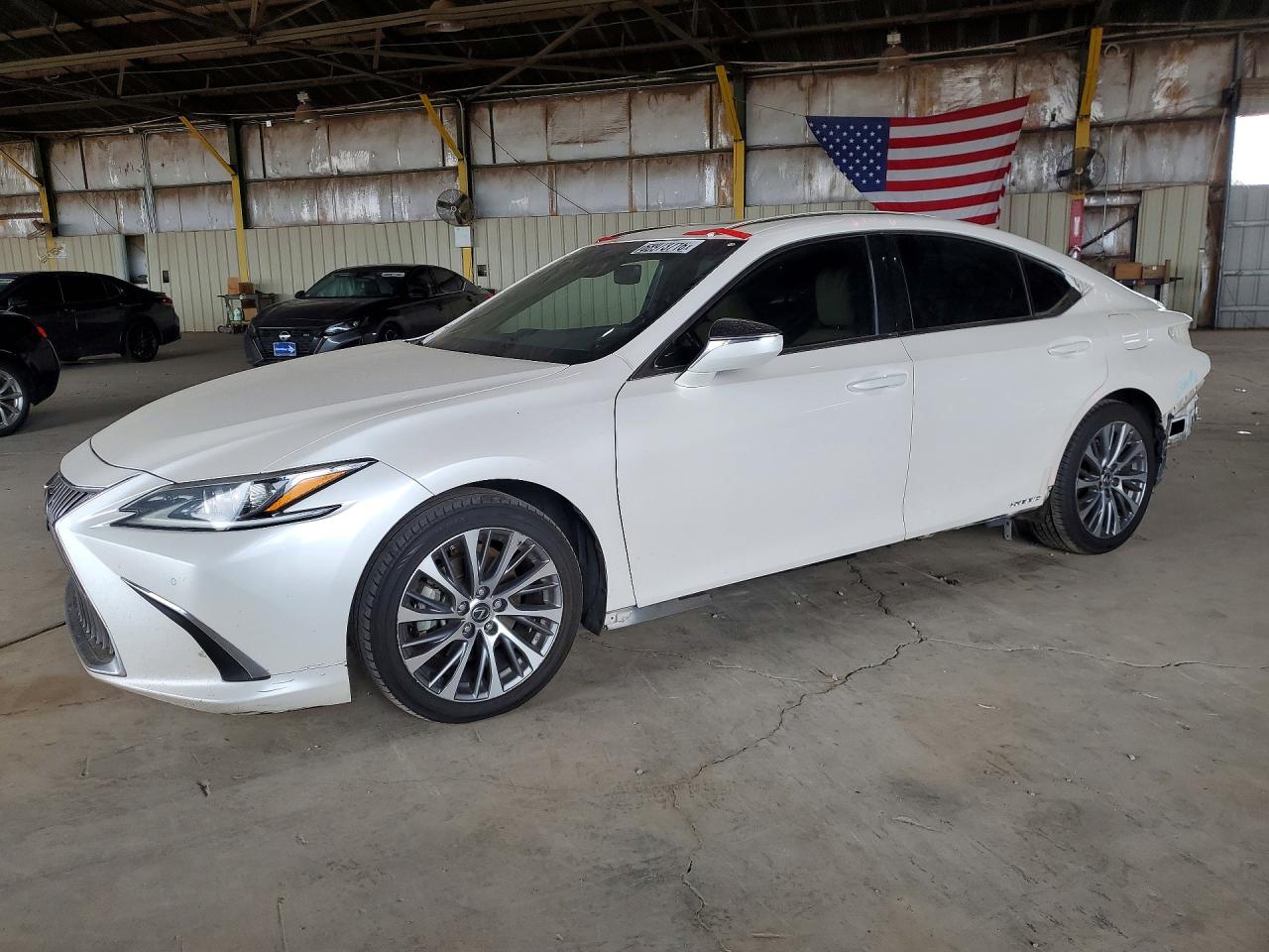 2020 LEXUS ES — Front 3/4
