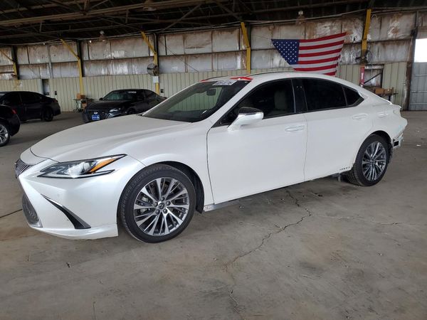2020 LEXUS ES — Front 3/4