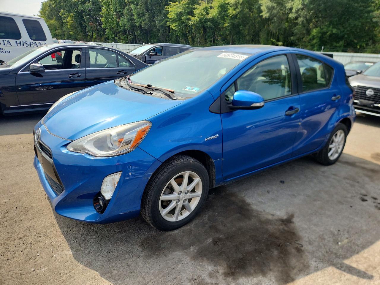 2015 TOYOTA PRIUS — Front 3/4