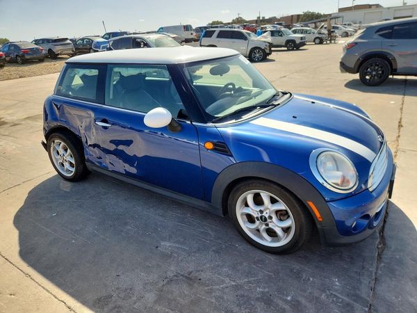 2013 MINI COOPER — Passenger 3/4