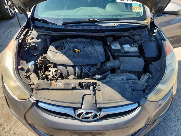 2013 HYUNDAI ELANTRA — Engine bay