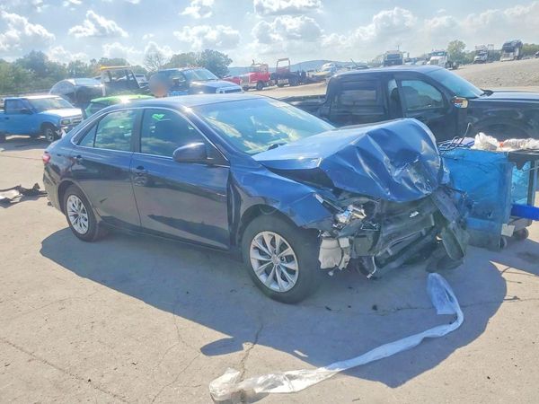 2017 TOYOTA CAMRY — Passenger 3/4