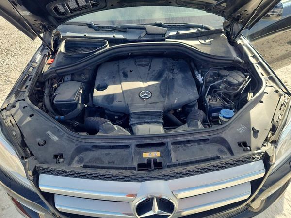 2015 MERCEDES-BENZ GL GL350 BLUETEC 4MATIC — Engine bay