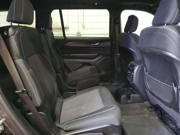 2025 JEEP GRAND CHEROKEE L LAREDO 4X4