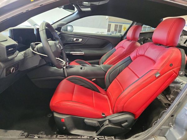 2025 FORD MUSTANG GT — DENT