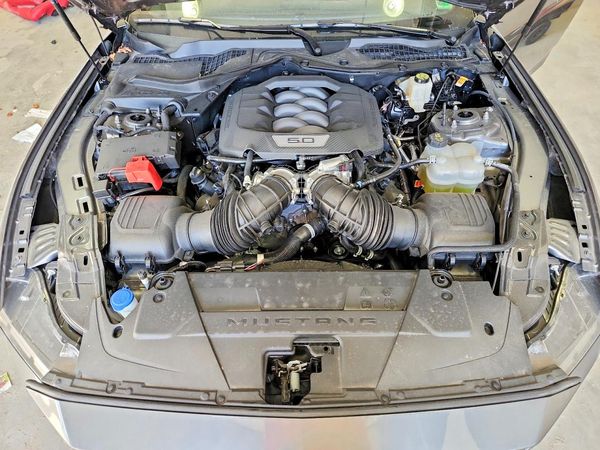 2025 FORD MUSTANG GT — Engine bay