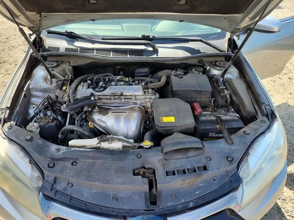 2015 TOYOTA CAMRY — Engine bay