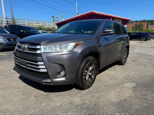 2019 TOYOTA HIGHLANDER LE/LE Plus