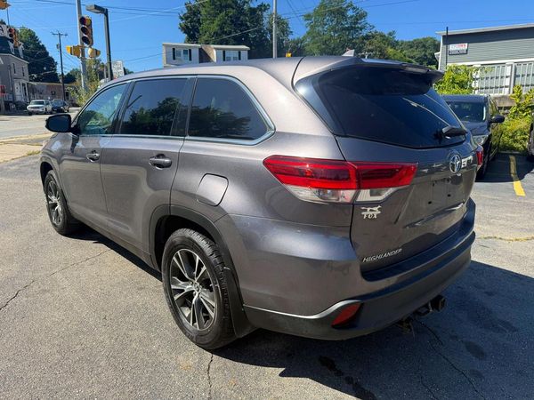 2019 TOYOTA HIGHLANDER LE/LE Plus