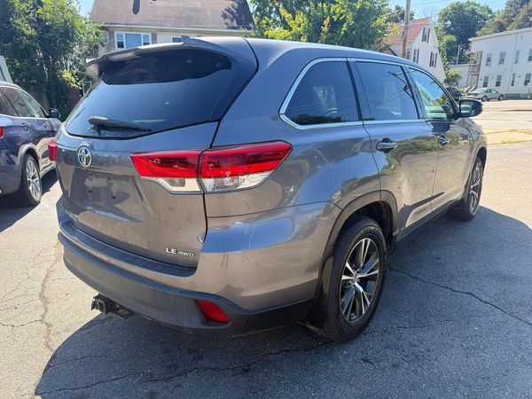 2019 TOYOTA HIGHLANDER LE/LE Plus