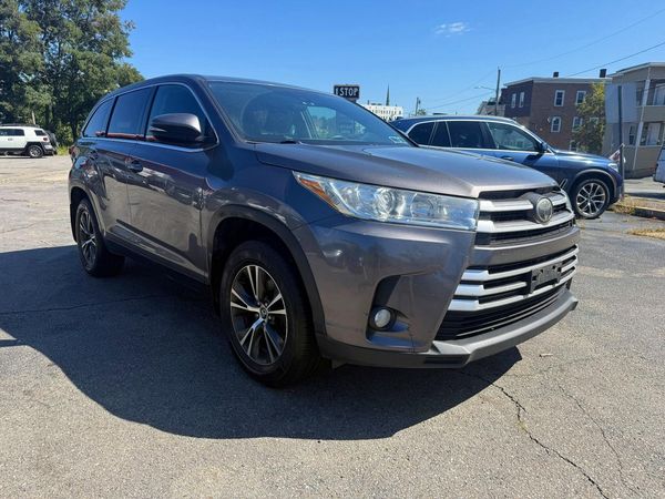 2019 TOYOTA HIGHLANDER LE/LE Plus