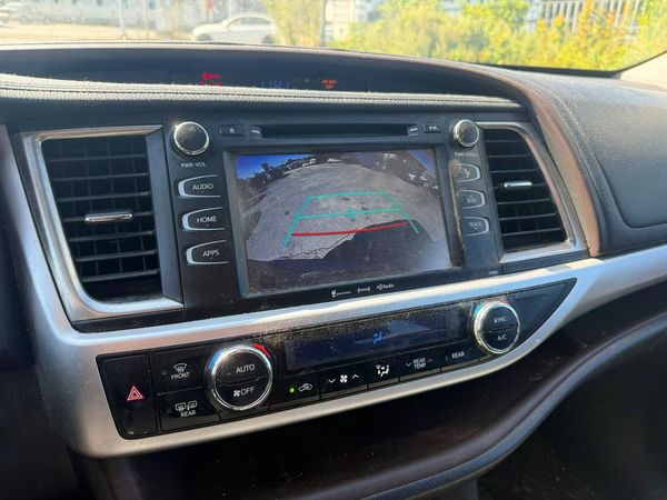 2019 TOYOTA HIGHLANDER LE/LE Plus