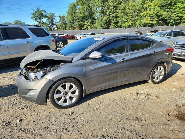 2013 HYUNDAI ELANTRA