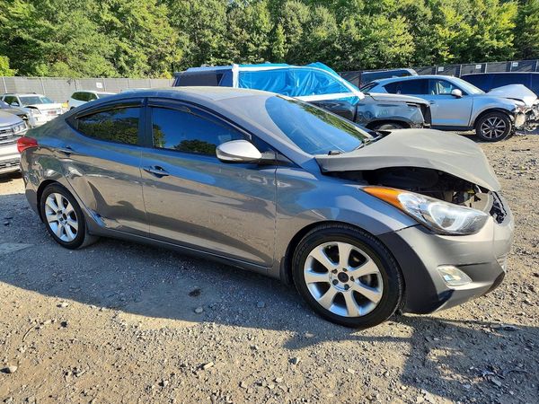 2013 HYUNDAI ELANTRA
