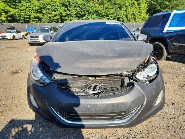 2013 HYUNDAI ELANTRA