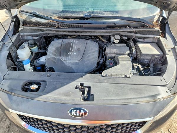 2016 KIA SEDONA — Engine bay