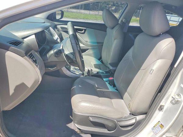 2012 HYUNDAI ELANTRA GLS(Middle grade) — DENT