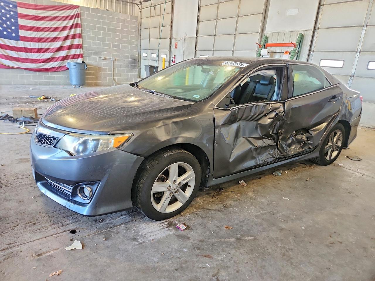 2014 TOYOTA CAMRY — Front 3/4