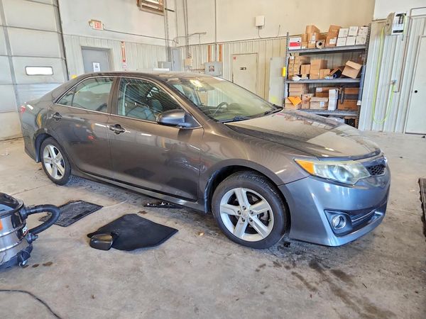 2014 TOYOTA CAMRY — Passenger 3/4