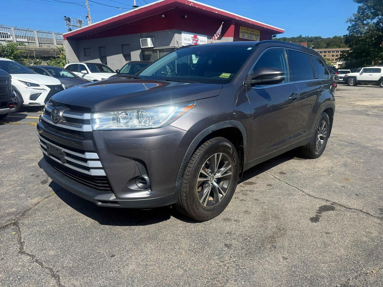 2019 TOYOTA HIGHLANDER LE/LE Plus