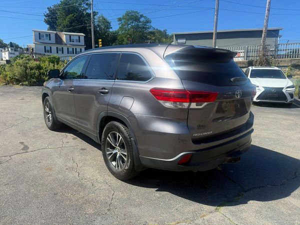 2019 TOYOTA HIGHLANDER LE/LE Plus