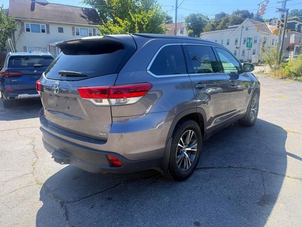 2019 TOYOTA HIGHLANDER LE/LE Plus