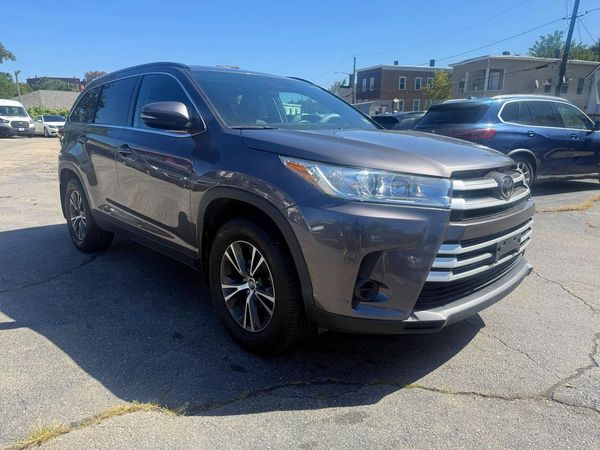 2019 TOYOTA HIGHLANDER LE/LE Plus