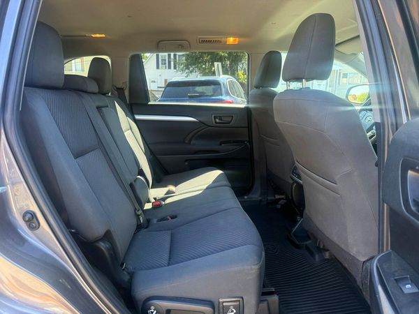 2019 TOYOTA HIGHLANDER LE/LE Plus