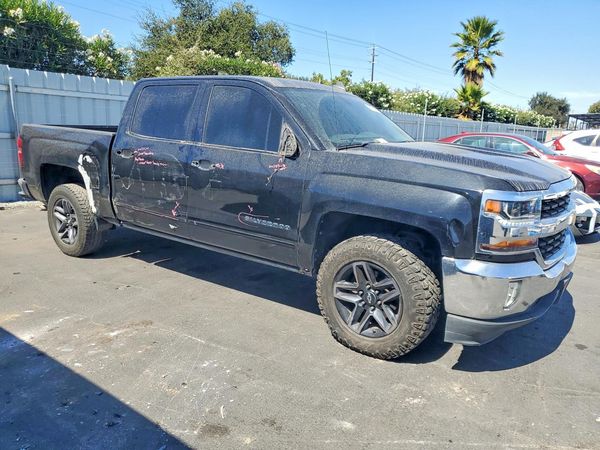 2017 CHEVROLET SILVERADO LT — Passenger 3/4
