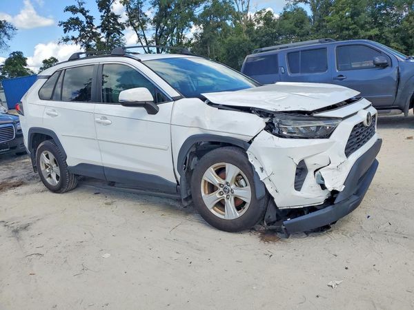 2021 TOYOTA RAV4 XLE — Passenger 3/4