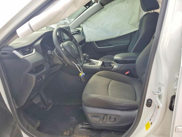 2021 TOYOTA RAV4 XLE — DENT