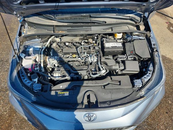 2026 TOYOTA COROLLA SE — Engine bay