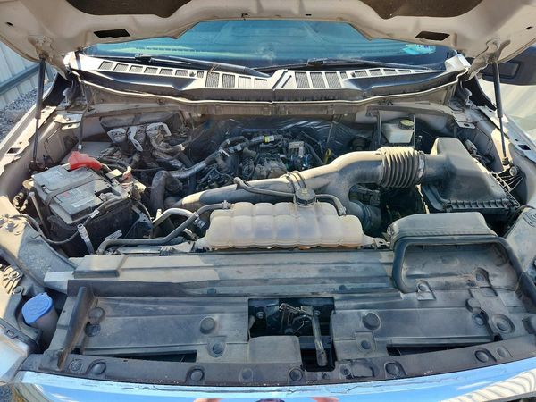 2021 FORD F150 — Engine bay